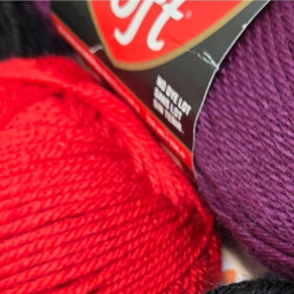 πππβRed Heart Soft Yarn Bundle - Black, Red, Purple, White HALLOWEEN BUNDLE - Picture 4 of 12